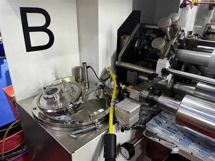 Industrial Multi Layer Solventless Laminating Machine